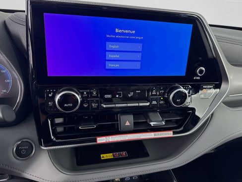 New 2026 Toyota Highlander Platinum image 18