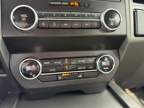 Used 2020 Ford Expedition Max XLT image 32