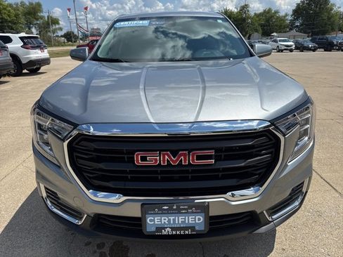 Used 2024 GMC Terrain SLE image 8