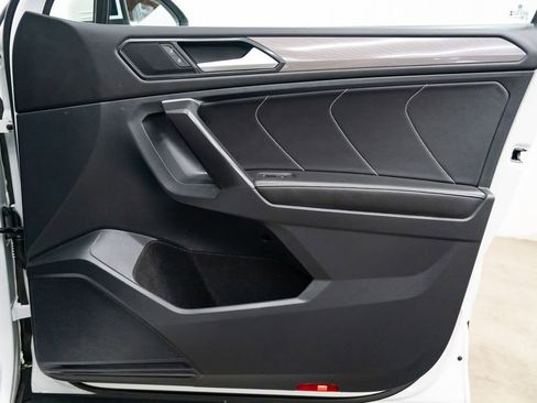 Used 2024 Volkswagen Tiguan SE image 25