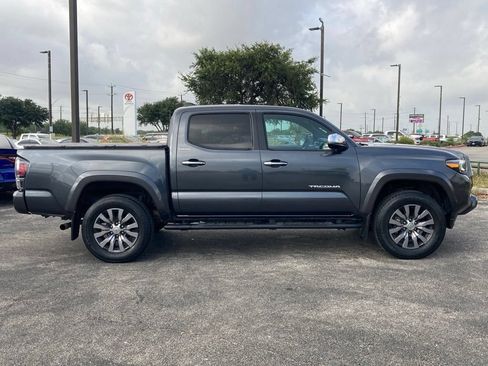 Used 2022 Toyota Tacoma Limited RWD image 4