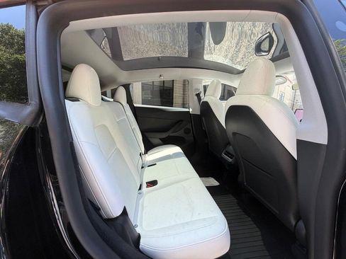 Used 2024 Tesla Model Y Performance AWD/4WD image 11