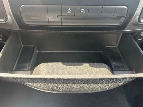 Used 2022 RAM 1500 Classic SLT image 32