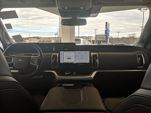 Used 2025 Ford Expedition Max Platinum image 17