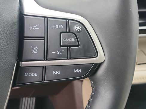 Used 2022 Toyota Highlander Limited image 25