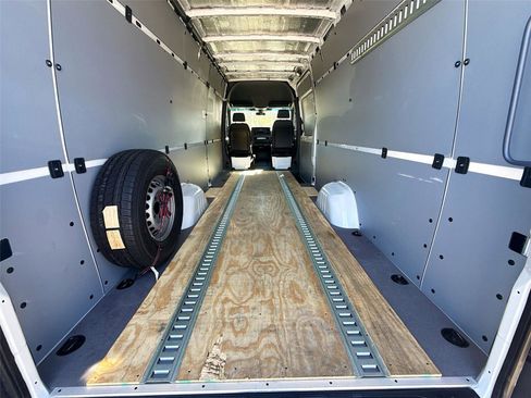 Used 2025 Mercedes-Benz Sprinter 2500 image 17