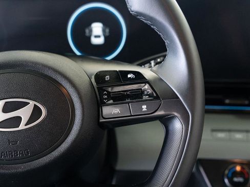 Used 2025 Hyundai Elantra Limited image 21