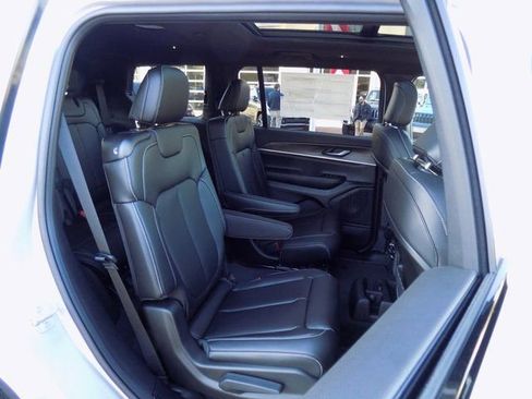 New 2025 Jeep Grand Cherokee L Limited image 29