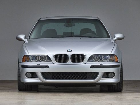 Used 2003 BMW M5 RWD image 2