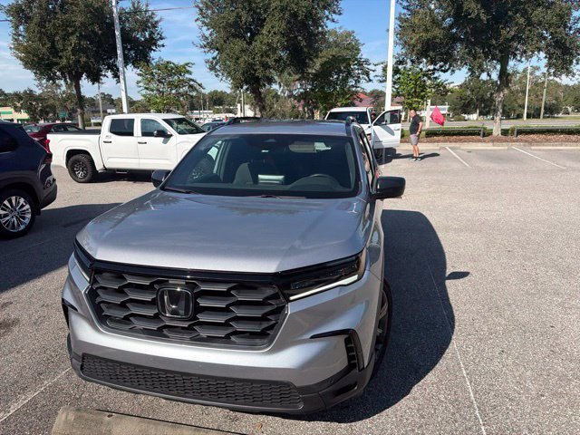 Used 2025 Honda Pilot Sport image 3