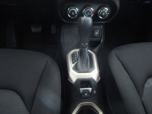 Used 2017 Jeep Renegade Latitude image 22