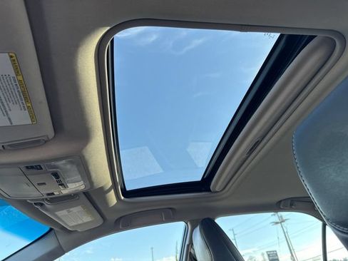 Used 2014 Toyota Camry SE w/ Moonroof Package FWD image 16