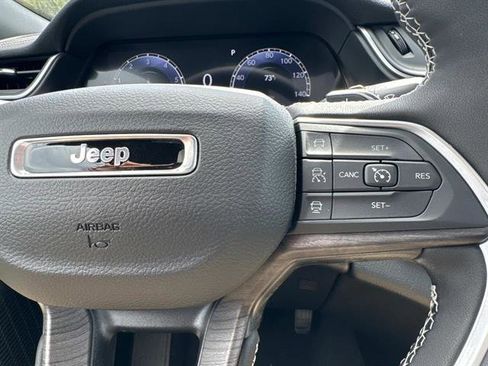 New 2025 Jeep Grand Cherokee Limited w/ Black Appearance Package image 11