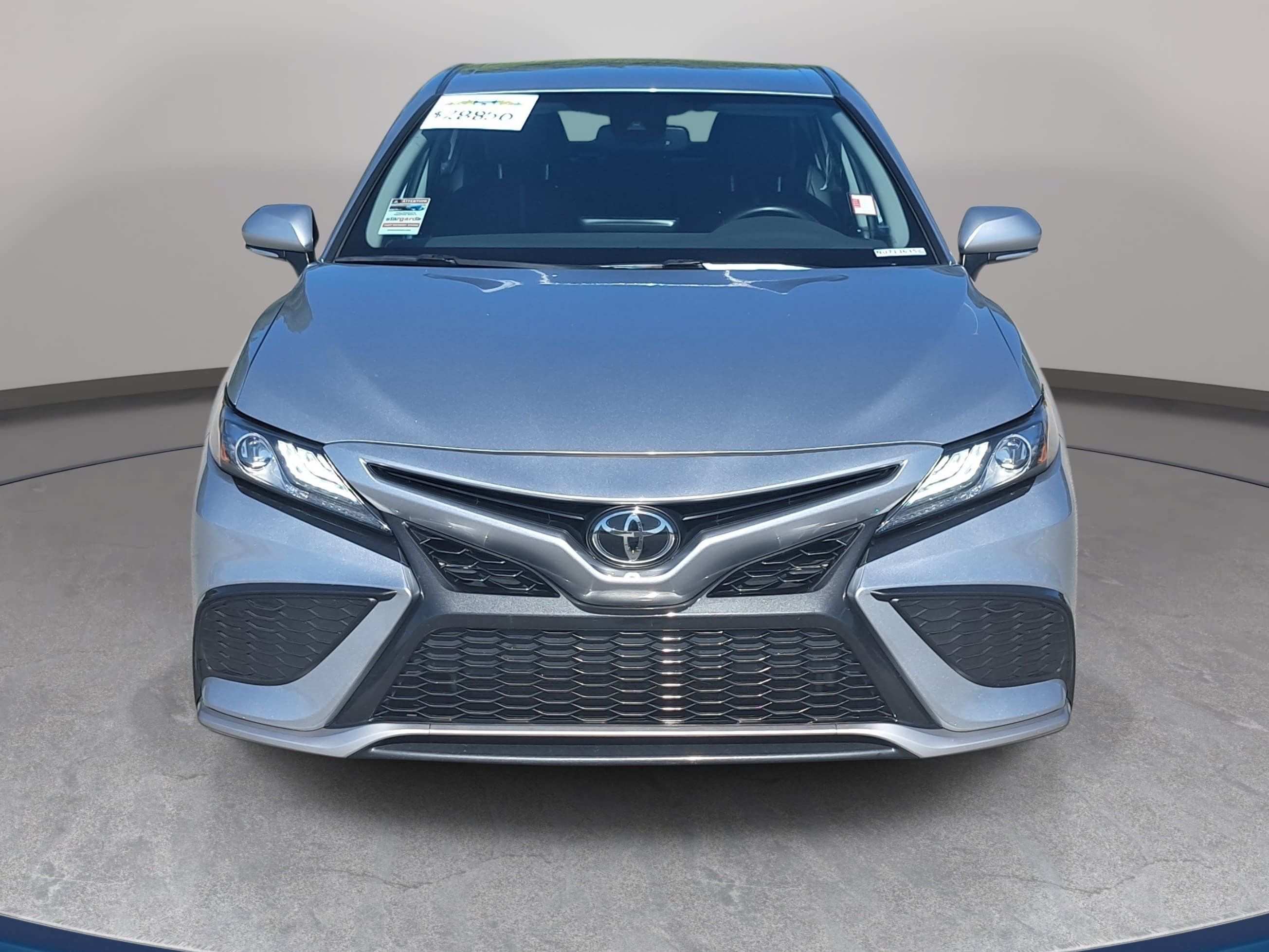 Used 2022 Toyota Camry XSE FWD image 2