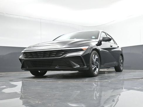 Certified 2025 Hyundai Elantra Sport FWD image 39