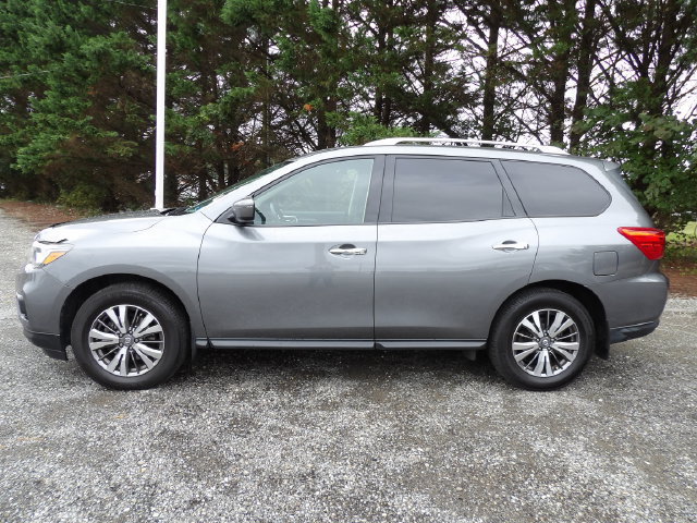 Used 2019 Nissan Pathfinder S AWD/4WD image 2