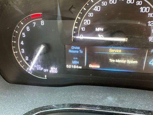Used 2018 Cadillac XT5 Luxury w/ Driver Awareness Package FWD image 9