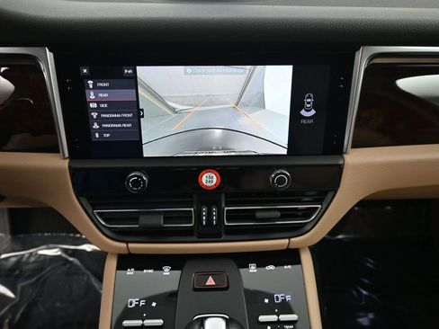 Certified 2024 Porsche Macan image 19