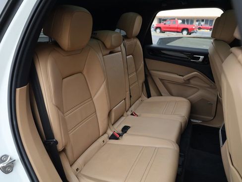 Used 2020 Porsche Cayenne image 22