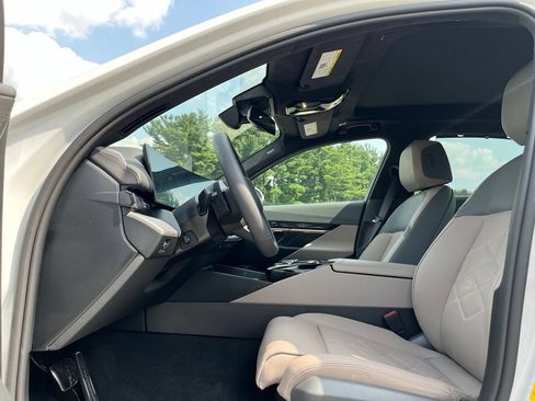 Used 2026 BMW 550e xDrive AWD/4WD image 16