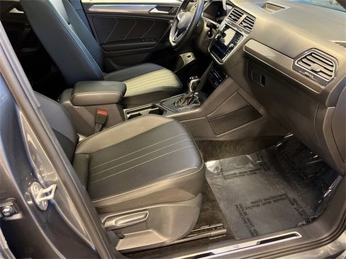 Certified 2023 Volkswagen Tiguan SE R-Line image 8
