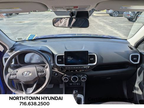 Used 2025 Hyundai Venue Limited FWD image 7