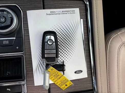 Used 2024 Ford Expedition Max Limited image 10