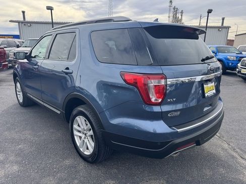 Used 2018 Ford Explorer XLT w/ Equipment Group 202A image 5