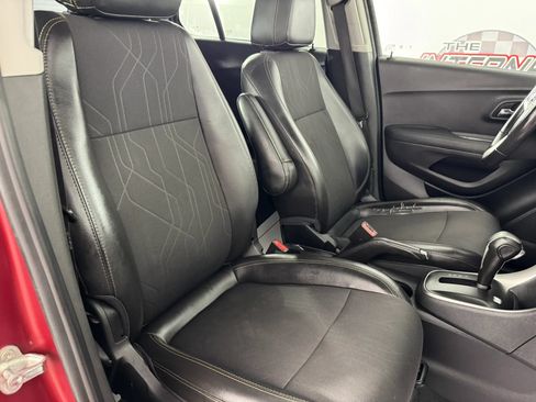 Used 2020 Chevrolet Trax LT w/ LT Convenience Package FWD image 34