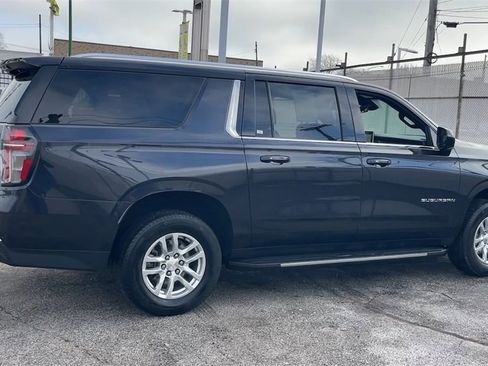 Used 2024 Chevrolet Suburban LT image 4