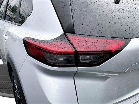 Used 2025 Nissan Rogue SV AWD/4WD image 24