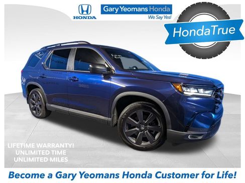 Used 2025 Honda Pilot Sport image 1
