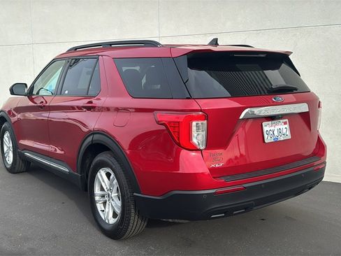 Certified 2023 Ford Explorer XLT image 4