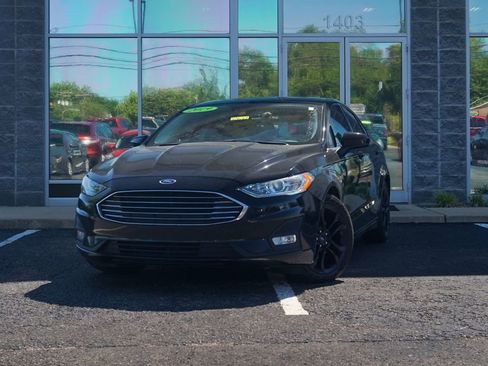 Used 2019 Ford Fusion SE w/ Equipment Group 151A FWD image 6