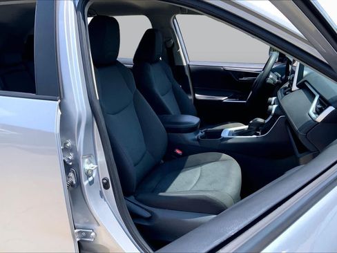 Used 2024 Toyota RAV4 XLE FWD image 9