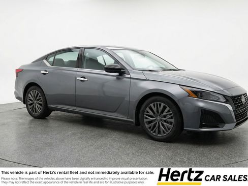 Used 2025 Nissan Altima 2.5 SV FWD image 1