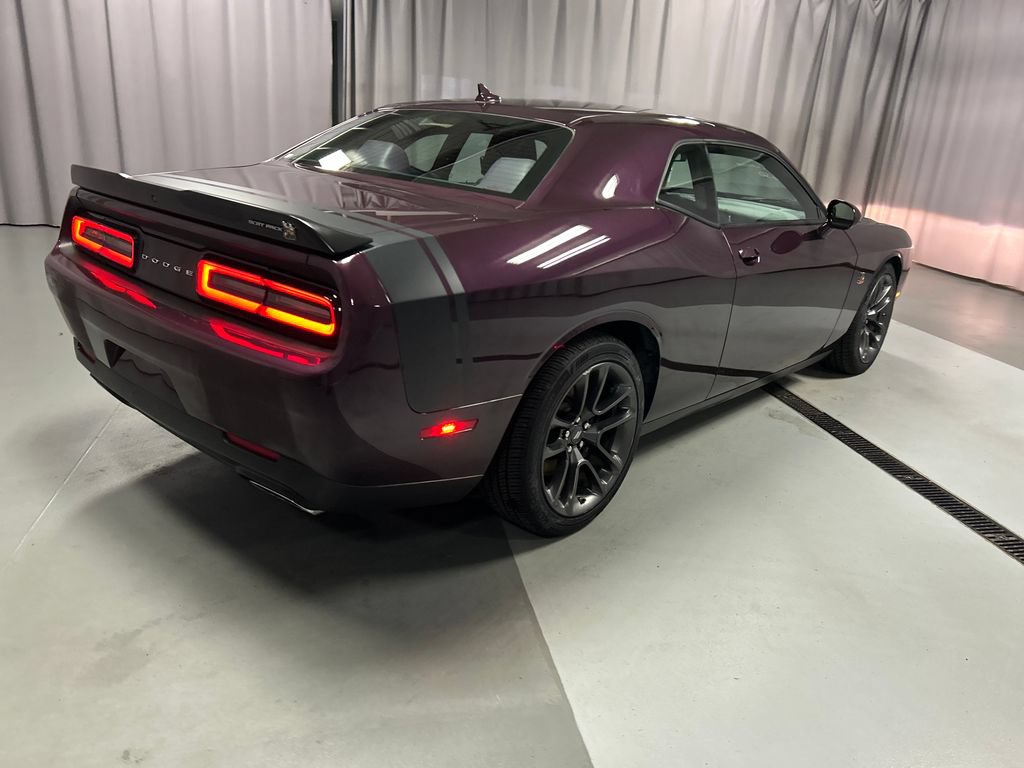 Used 2022 Dodge Challenger R/T Scat Pack w/ Scat Pack Stripe RWD image 7