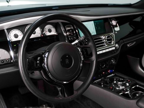 Used 2017 Rolls-Royce Wraith RWD image 39