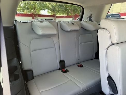 Used 2025 Nissan Pathfinder SL AWD/4WD image 31