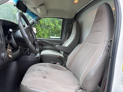 Used 2017 Chevrolet Express 3500 RWD image 7
