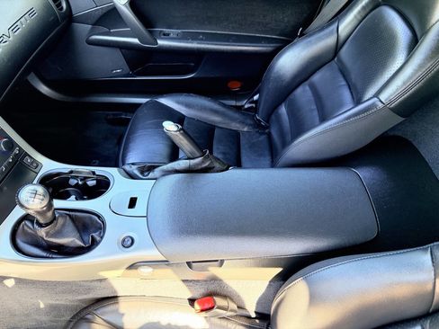 Used 2005 Chevrolet Corvette Coupe w/ Preferred Equipment Group RWD image 20
