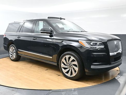 Used 2022 Lincoln Navigator L Reserve image 3