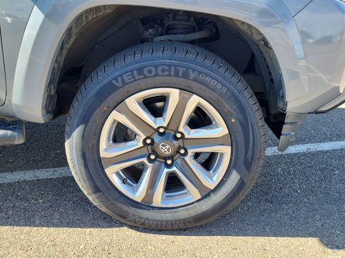 Used 2019 Toyota Tacoma SR5 RWD image 52