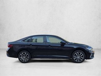 Used 2025 Volkswagen Jetta SE FWD video 4