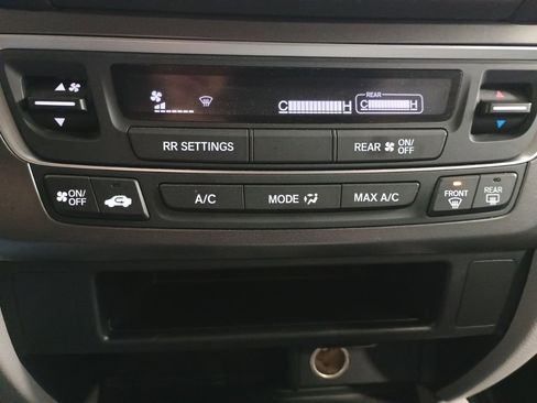Used 2018 Honda Pilot LX image 24