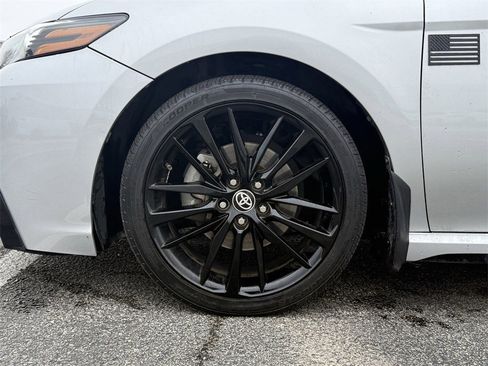 Used 2021 Toyota Camry XSE image 9