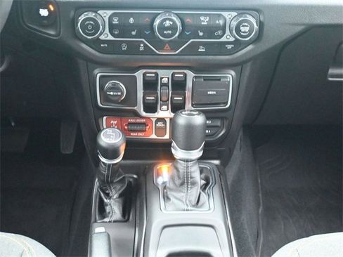 Used 2025 Jeep Wrangler Willys image 21