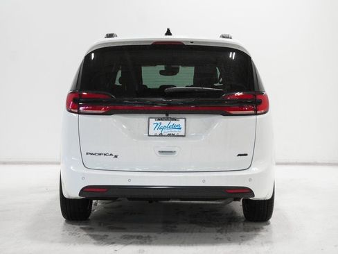 New 2026 Chrysler Pacifica Select image 6