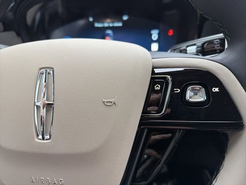 New 2026 Lincoln Corsair Premiere image 15