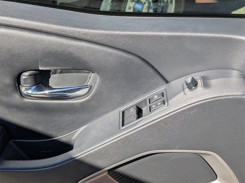 Certified 2025 Nissan Frontier SV image 23